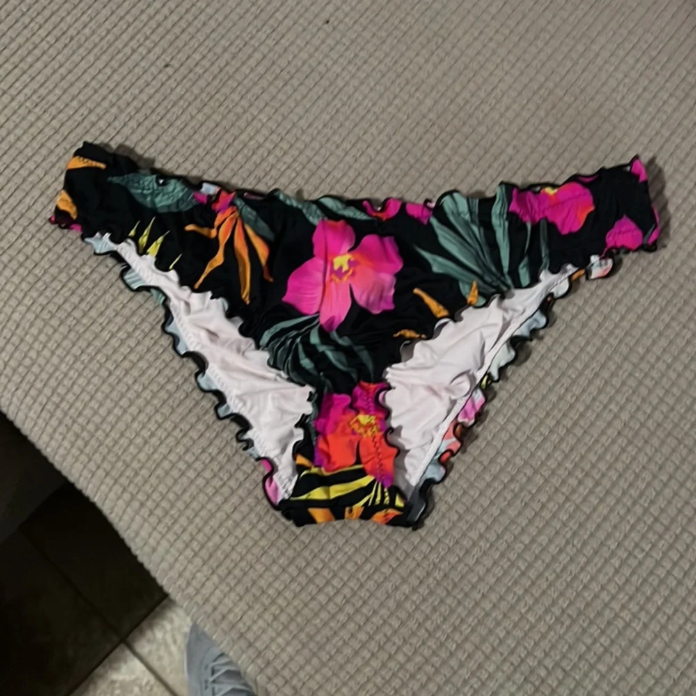 Shade & Shore 3 pieces swim bikini. Size S juniors - Picture 4 of 10
